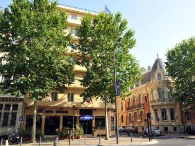 Centre Hotel